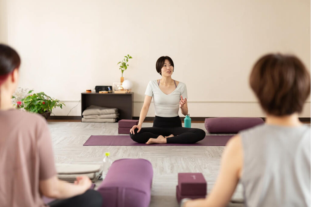 N yoga studioのレッスン風景